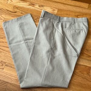 32x32 Like new Van Heusen Studio slacks